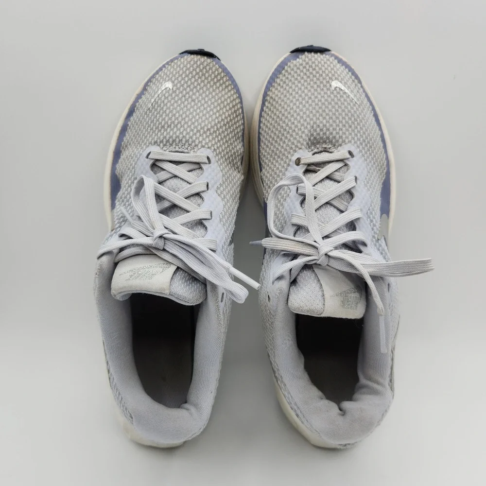Nike revolution road